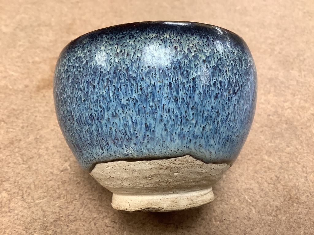 A Chinese mottle glazed cup, height 6cm